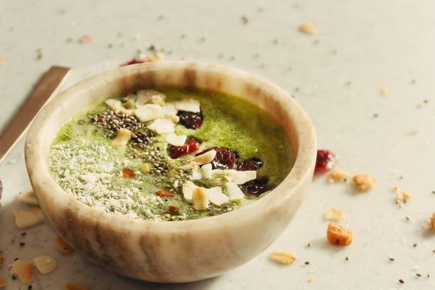 istock Green smoothie bowl / Healthy breakfast concept 942681982