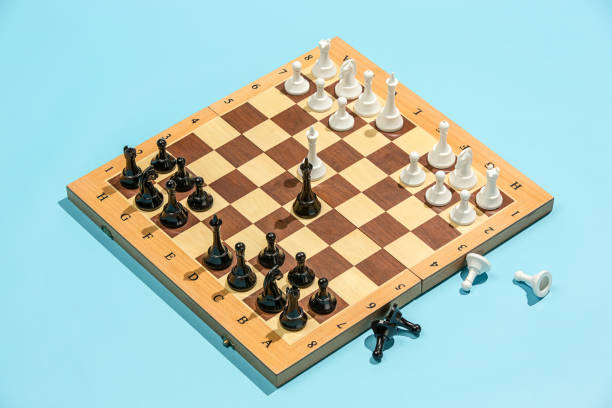 шахматная доска и концепция игры бизнес-идей и конкуренции - intelligence set armed forces competitive sport стоковые фото и изображения