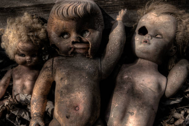 istock Creepy old Baby Dolls 942693624
