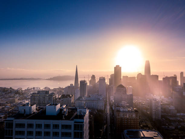 istock Sunrise over Nob Hill 942696952