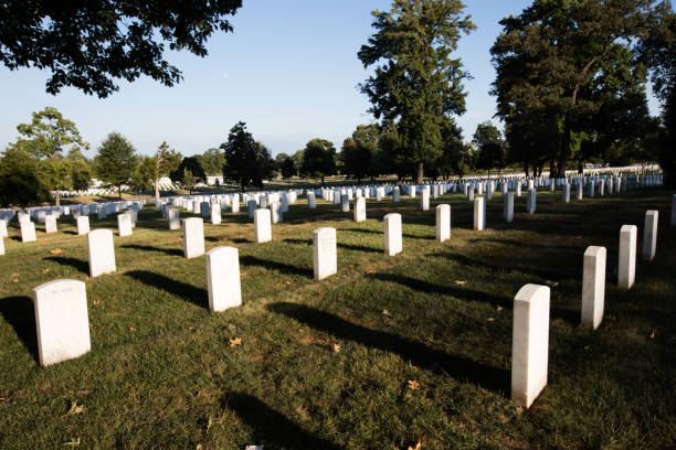 cimetière d’arlington, washington - arlington national cemetery tombstone arlington virginia cemetery photos et images de collection