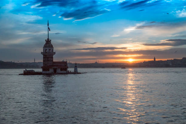 istock Maiden's Tower (Kız Kulesi) at Sunset 942706966
