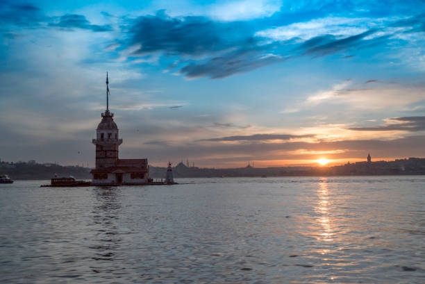 istock Maiden's Tower (Kız Kulesi) at Sunset 942707858