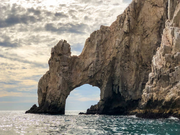 istock The Arch at Land's End in Cabo San Lucas 942734546