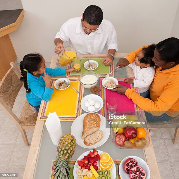 Comida De Tiempo Foto de stock y más banco de imágenes de Adulto - Adulto, Africano-americano, Bebida