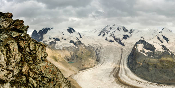 monte rosa summit with highest peak of switzerland dufourspitz - liskamm imagens e fotografias de stock