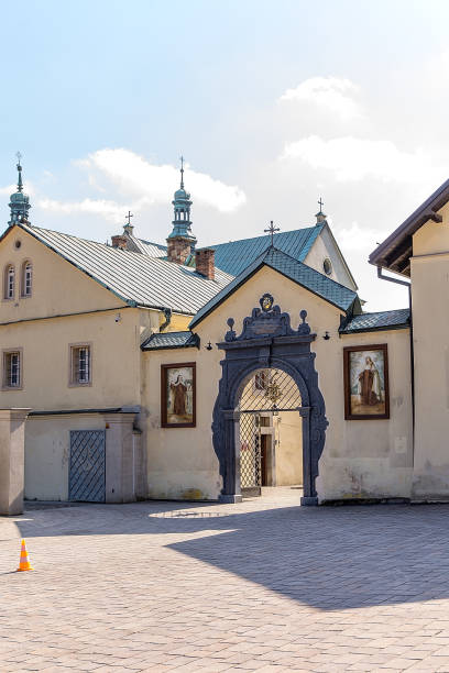klasztor karmelitów dicalced w czernej (polska) - czerna zdjęcia i obrazy z banku zdjęć