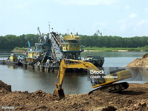 Arbeiten In Den Fluss Stockfoto und mehr Bilder von Aktivitäten und Sport - Aktivitäten und Sport, Arbeiten, Ausrüstung und Geräte