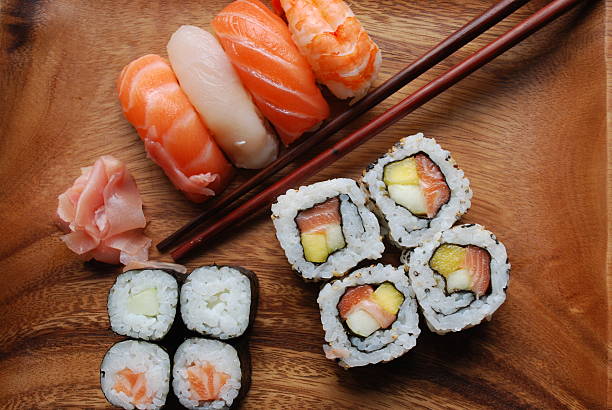 sushi und japanischen küche - seeforelle stock-fotos und bilder