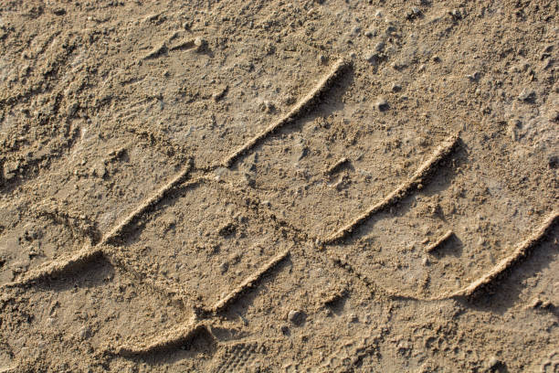 istock Tire tracks tire marks on Concrete  as abstract texture 942792092