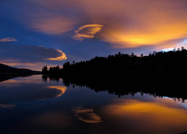 dawn at big bear lake, california - san bernardino imagens e fotografias de stock