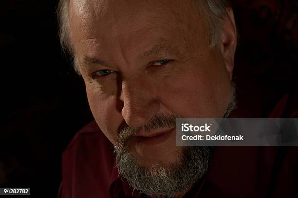 Imperous Ältere Männer Stockfoto und mehr Bilder von Alter Erwachsener - Alter Erwachsener, Autorität, Dunkel