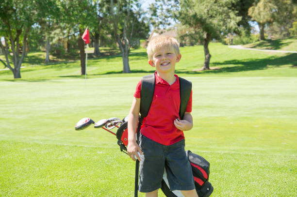 Junior Golfer 5 year old junior golfer enjoying a beautiful day on the golf course junior level stock pictures, royalty-free photos & images