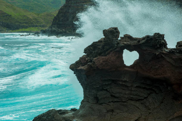 istock Heart shaped rock at Nakalele Blowhole 942854074
