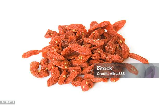 Pila Di Bacche Di Goji Secche Bianco - Fotografie stock e altre immagini di Alimentazione sana - Alimentazione sana, Alimenti secchi, Antiossidante