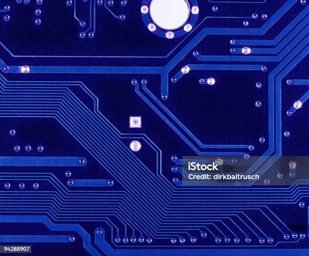 Computer Circuit Board Closeup Foto de stock y más banco de imágenes de Abstracto - Abstracto, Azul, Cable