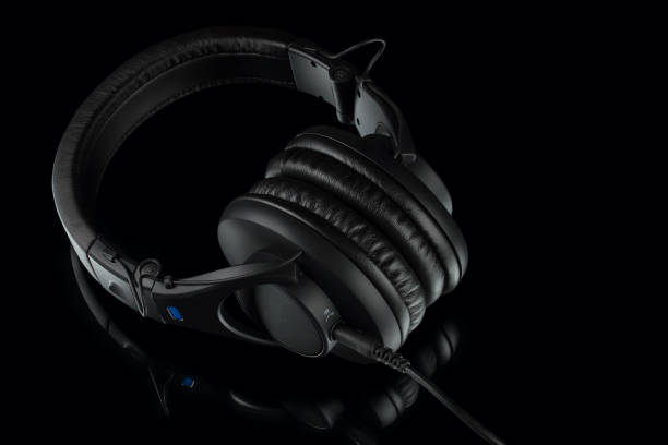 istock wireless foldable travel headphones 942892454