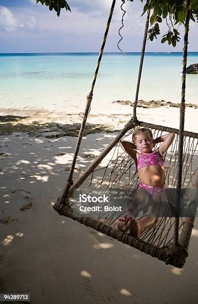 Kleines Mädchen Am Strand Stockfoto und mehr Bilder von Blau - Blau, Ein Mädchen allein, Eine Person