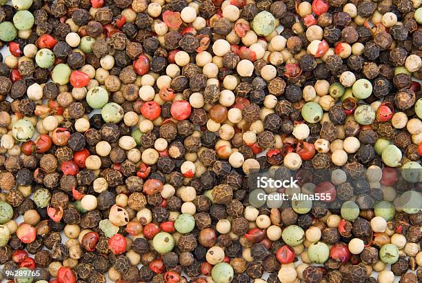 Photo libre de droit de Fond De Grains De Poivre Chiné banque d'images et plus d'images libres de droit de Aliment - Aliment, Condiments et aromates, Couleur noire