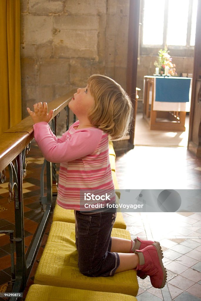 Niño rezar - Foto de stock de Rezar libre de derechos