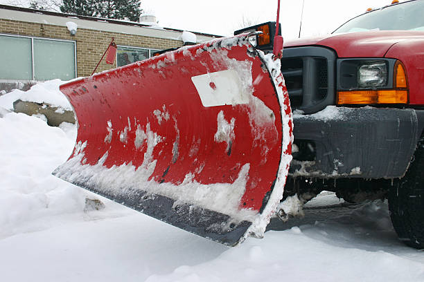 listo para acción - snowplow snow parking lot truck fotografías e imágenes de stock