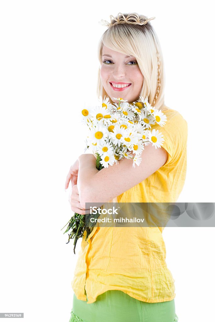 Mujer joven con daisies - Foto de stock de Adulto libre de derechos