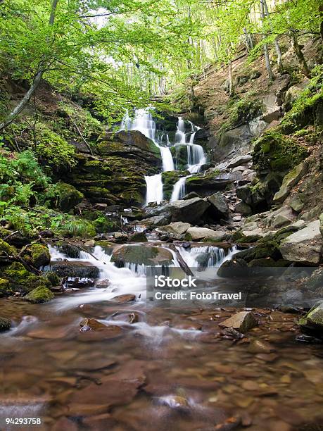 Cascata Dacqua - Fotografie stock e altre immagini di Acqua - Acqua, Acqua fluente, Albero