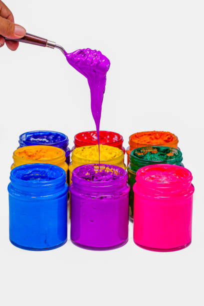 istock Use trowel scoop purple  color from the can. 942967010