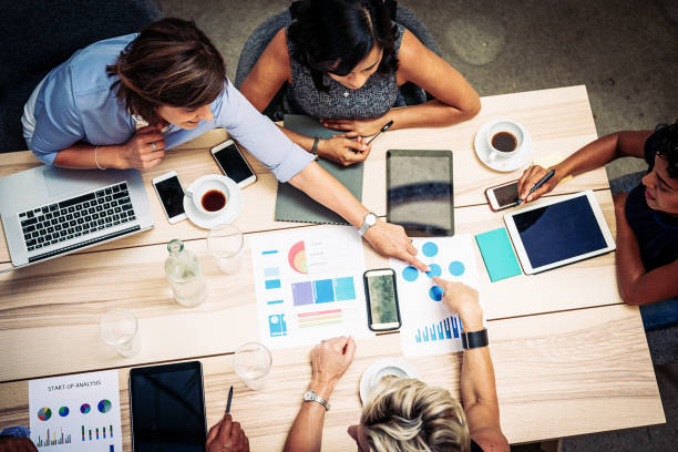 istock Corporate hierarchy in global companies 942976292