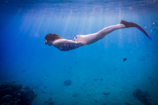 istock Girl dive in Red sea with wish 942979148