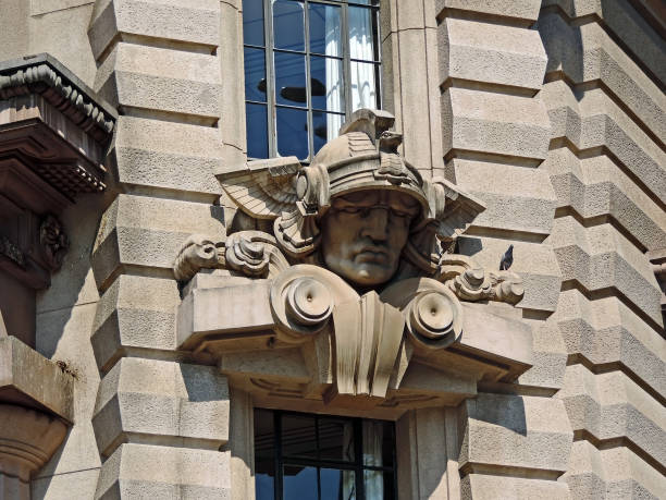 São Paulo, Brazil: face of the god Mercury with his winged hat (petasos) - old court building on Pátio do Colégio square - Art Déco style - First Court of Civil Jurisdiction / Primeiro Tribunal da Alçada Civil - architect Felisberto Ranzini, of the Ramos de Azevedo bureau - opened in 1937 as the Stock Exchange headquarters; later it housed the State Agriculture Bureau - photo by M.Torres