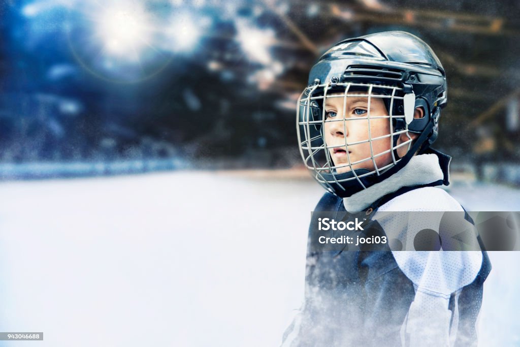 Jeune joueuse de hockey sur glace - Photo de Enfant libre de droits
