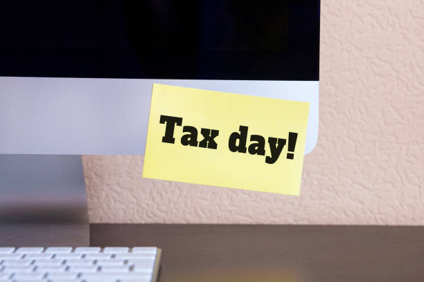 istock modern computer with reminder yellow sticker note with text: Tax day! 943062146
