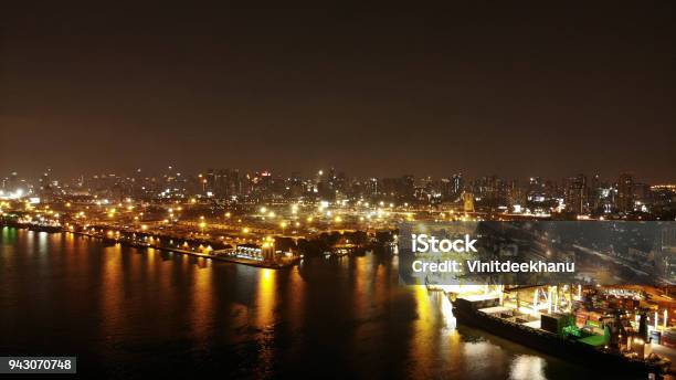 Container Ship In Import Export And Business Logistic International Transportation Business Logistics Conceptnight View - Fotografias de stock e mais imagens de Banguecoque