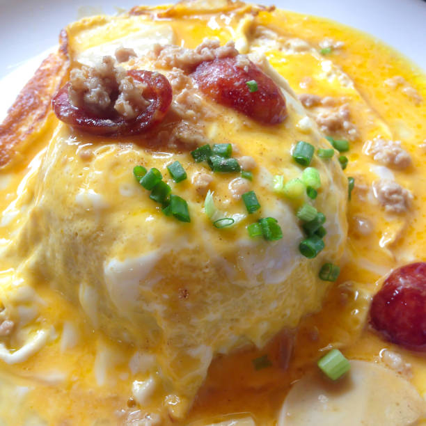 istock Creamy omelet with Chinese sausage and pork on rice 943081972