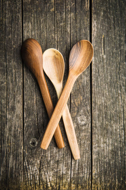 colheres de madeira feitos à mão - wooden spoon built structure domestic room domestic kitchen - fotografias e filmes do acervo