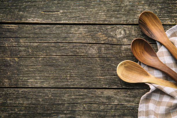 colheres de madeira feitos à mão - wooden spoon built structure domestic room domestic kitchen - fotografias e filmes do acervo