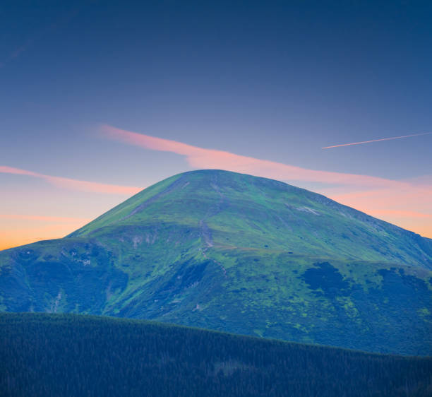 istock mount top on an early morning sky 943096480