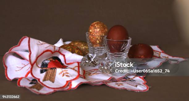 Huevos De Pascua En Copas De Cristal Foto de stock y más banco de imágenes de 2015 - 2015, Amor - Sentimiento, Aniversario