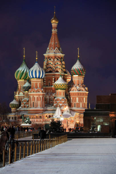 cattedrale di san basilio a mosca - snow cupola dome st basils cathedral foto e immagini stock