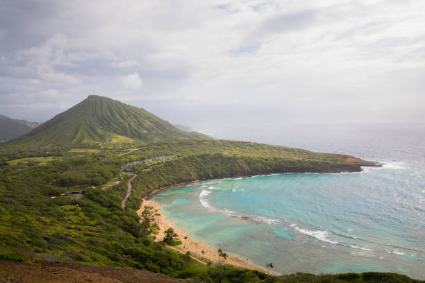 istock Hanauma Bay From Rim Head Trail 943181566