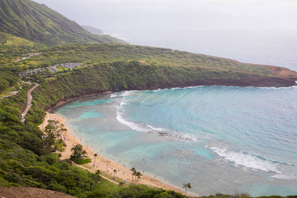 istock Hanauma Bay From Rim Head Trail 943181656