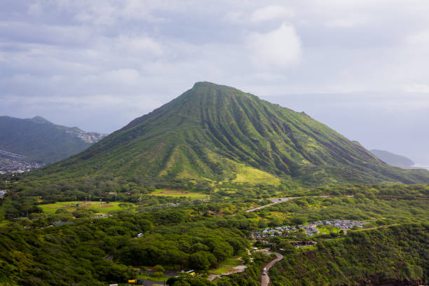 istock Koko Head Crater Mountain Hike 943181678