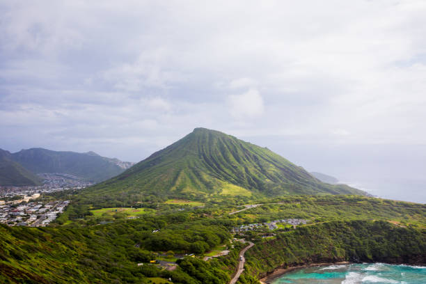 istock Koko Head Crater Mountain Hike 943181716
