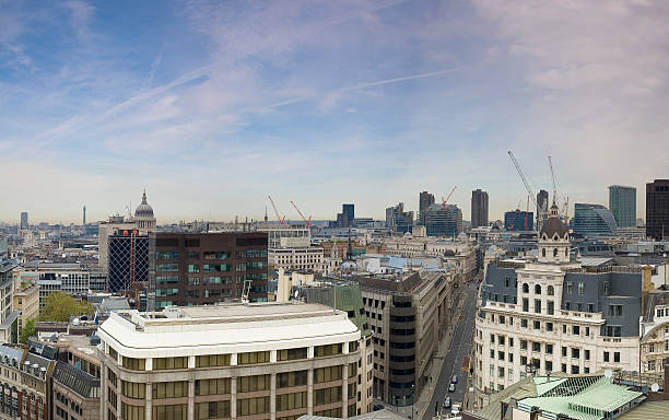 de la ville de londres - london england aerial view skyscraper mid air photos et images de collection