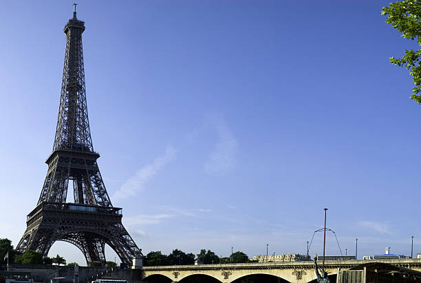 эйфелева башня и pont d'iena - gustav eiffel стоковые фото и изображения