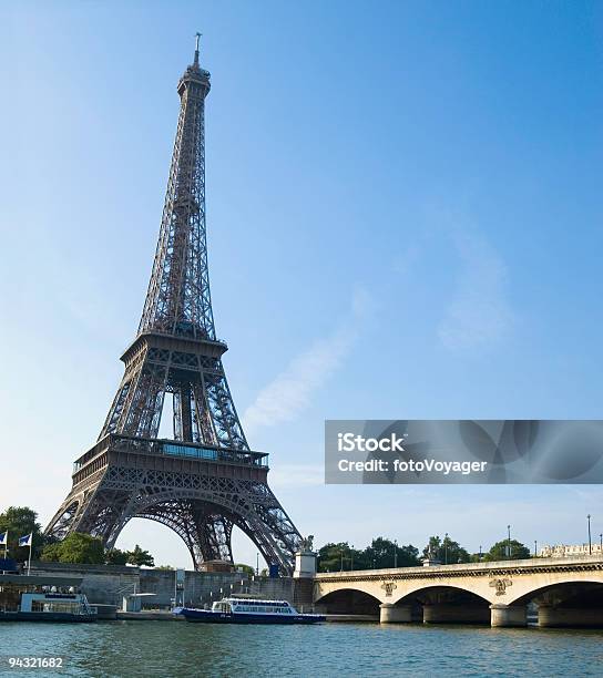 Eiffelturm Und Dem Fluss Seine Paris Stockfoto und mehr Bilder von Blau - Blau, Brücke, Eiffelturm