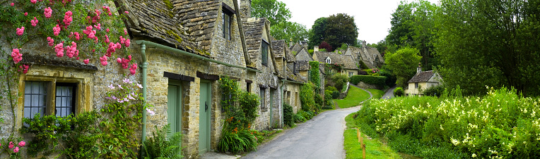 Cornish cottage surrounded by the fields