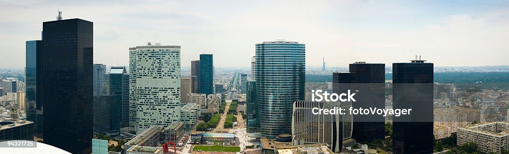 Paisaje de la ciudad y de la torre Eiffel, París - Foto de stock de Actividades bancarias libre de derechos