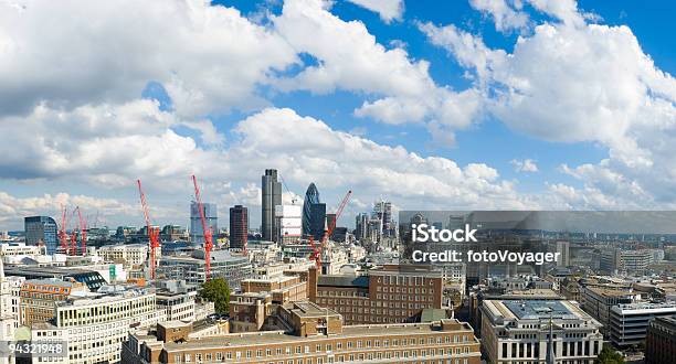 Vista Da Cidade Londres - Fotografias de stock e mais imagens de Alto - Altura Humana - Alto - Altura Humana, Alto - Descrição Física, Arquitetura
